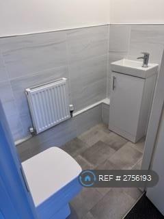 2 bedroom terraced house to rent, Birch Way, Pontefract, WF8