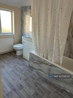 2 bedroom end of terrace house to rent, School Road, Dagenham, RM10