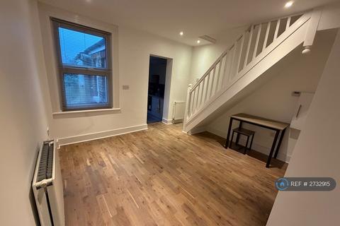 2 bedroom end of terrace house to rent, Chatham, Chatham, ME5