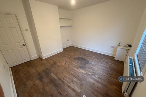 2 bedroom end of terrace house to rent, Chatham, Chatham, ME5