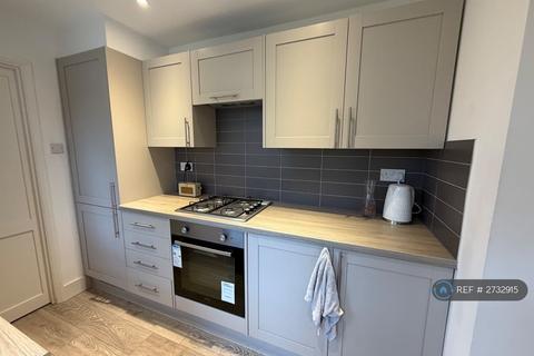 2 bedroom end of terrace house to rent, Chatham, Chatham, ME5