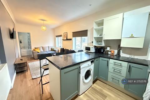2 bedroom flat to rent, Roman Road, London, E2