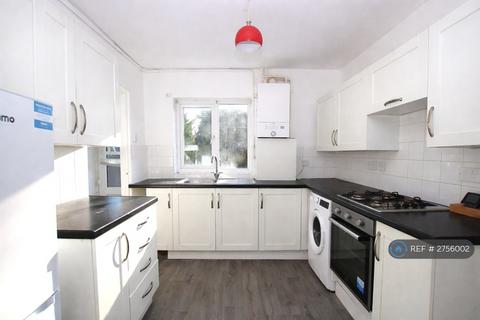 3 bedroom semi-detached house to rent, Haig Avenue, Chatham, ME4