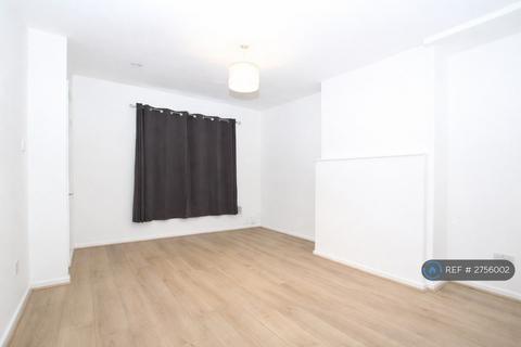 3 bedroom semi-detached house to rent, Haig Avenue, Chatham, ME4