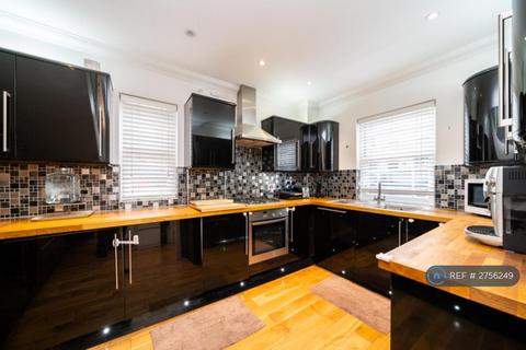 2 bedroom detached house to rent, Oster Street, St. Albans, AL3