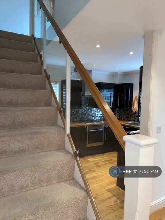 Entrance /Kitchen