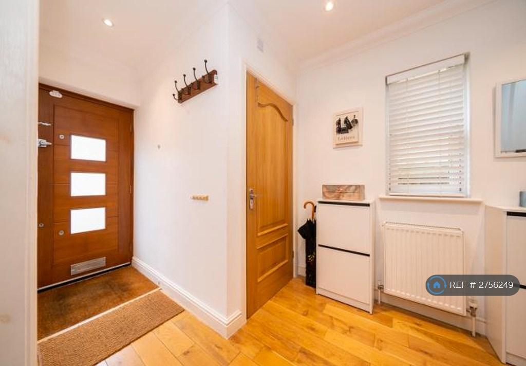 Entrance With Access To Wc