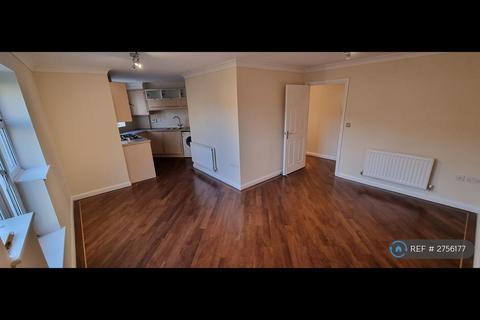 2 bedroom flat to rent, Exmoor Court, Romford, RM3
