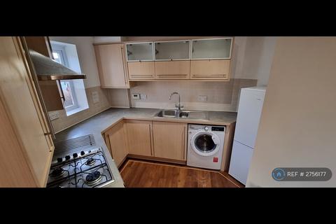 2 bedroom flat to rent, Exmoor Court, Romford, RM3