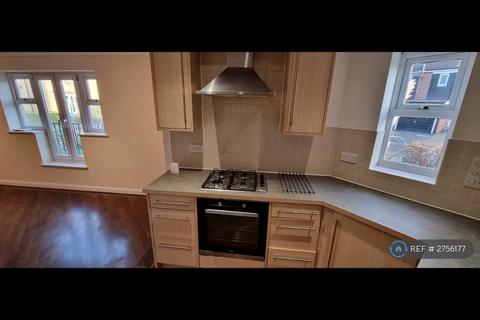 2 bedroom flat to rent, Exmoor Court, Romford, RM3