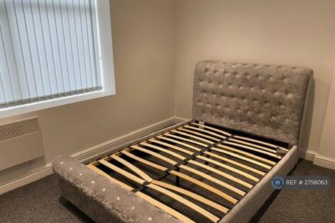 1 bedroom flat to rent, Middleton Road, Royton, Oldham, OL2