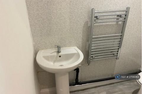 1 bedroom flat to rent, Middleton Road, Royton, Oldham, OL2