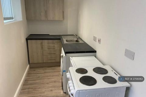 1 bedroom flat to rent, Middleton Road, Royton, Oldham, OL2