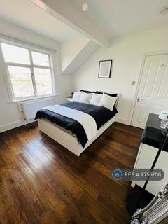 4 bedroom flat to rent, Trafalgar Road, London, SE10