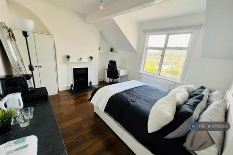 4 bedroom flat to rent, Trafalgar Road, London, SE10