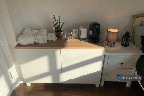 4 bedroom flat to rent, Trafalgar Road, London, SE10