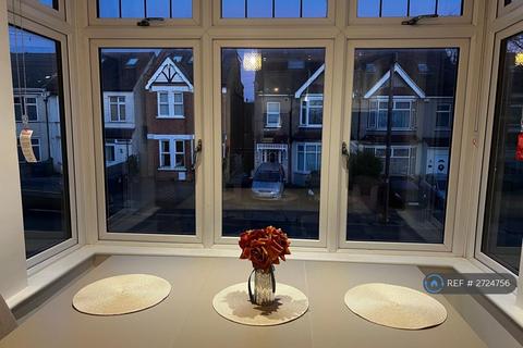 2 bedroom flat to rent, Salisbury Road, Harrow, HA1