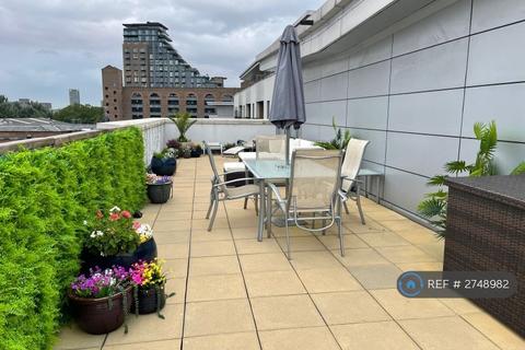 1 bedroom in a flat share to rent, Eluna Apartments, London, E1W