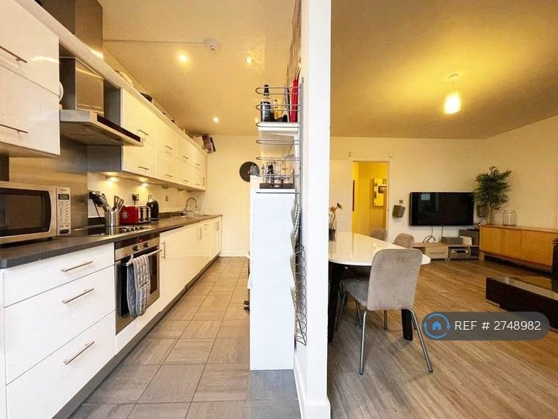 Fully Equipped Kitchen, Dishwasher, Dryer