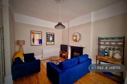 2 bedroom flat to rent, Manor House, Whitstable, CT5