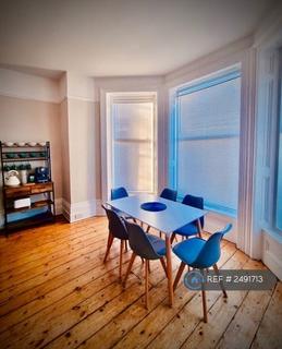 2 bedroom flat to rent, Manor House, Whitstable, CT5