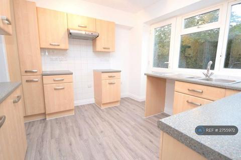 3 bedroom semi-detached house to rent, Beavers Crescent, Hounslow, TW4