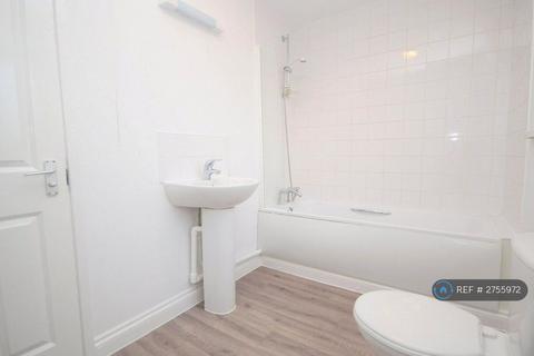 3 bedroom semi-detached house to rent, Beavers Crescent, Hounslow, TW4