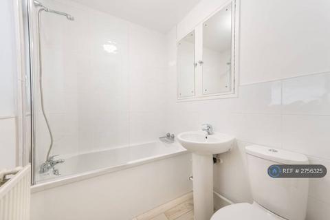 1 bedroom flat to rent, Poynter House, London, W11