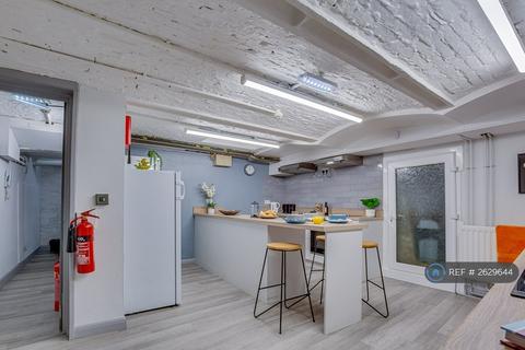 1 bedroom in a house share to rent, St. James's Street, Nottingham, NG1