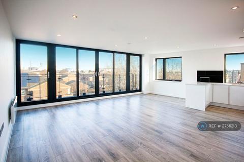 3 bedroom penthouse to rent, Illustrious House, London, SE10