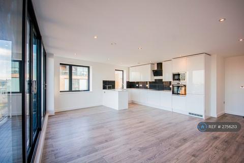 3 bedroom penthouse to rent, Illustrious House, London, SE10