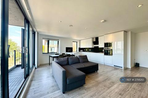 3 bedroom penthouse to rent, Illustrious House, London, SE10