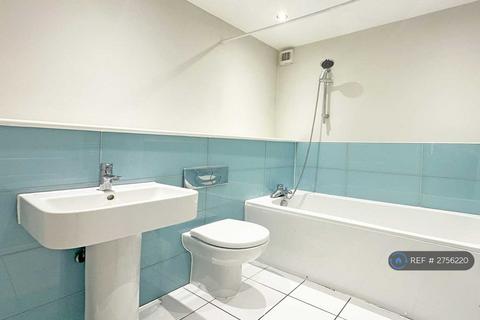 2 bedroom flat to rent, Sedgley Gardens, Prestwich, Manchester, M25