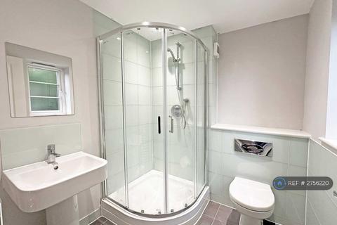 2 bedroom flat to rent, Sedgley Gardens, Prestwich, Manchester, M25