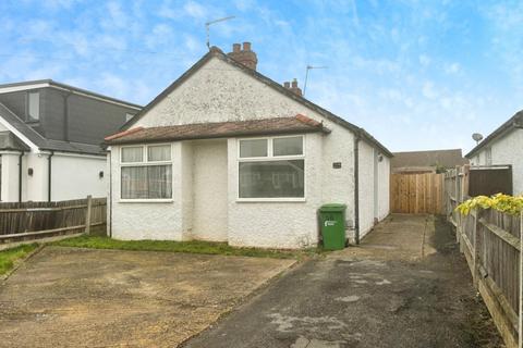 3 bedroom detached bungalow to rent, Royston Way, Burnham