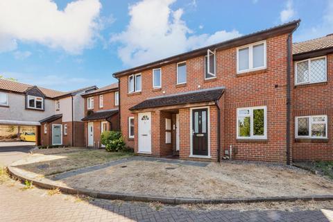 1 bedroom maisonette to rent, Shaw Drive, Walton-on-Thames, KT12