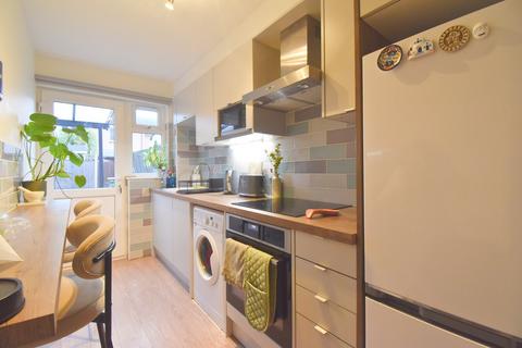 1 bedroom maisonette to rent, Shaw Drive, Walton-on-Thames, KT12