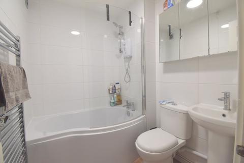 1 bedroom maisonette to rent, Shaw Drive, Walton-on-Thames, KT12