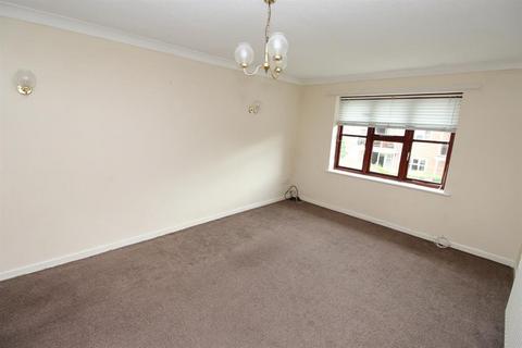2 bedroom flat to rent, Whitefield Road, New Milton, BH25 6DF