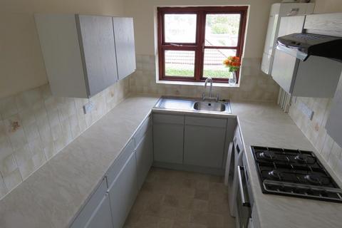 2 bedroom flat to rent, Whitefield Road, New Milton, BH25 6DF