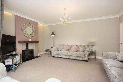 5 bedroom detached house for sale, Belvedere Road, Leeds LS17