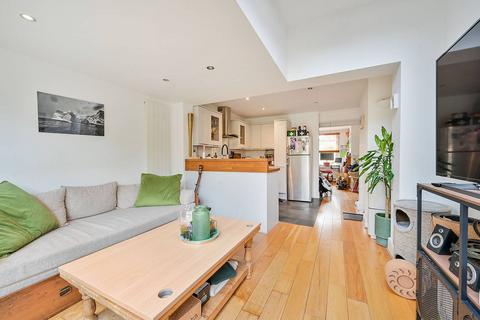 2 bedroom house to rent, New Road, Brentford, TW8