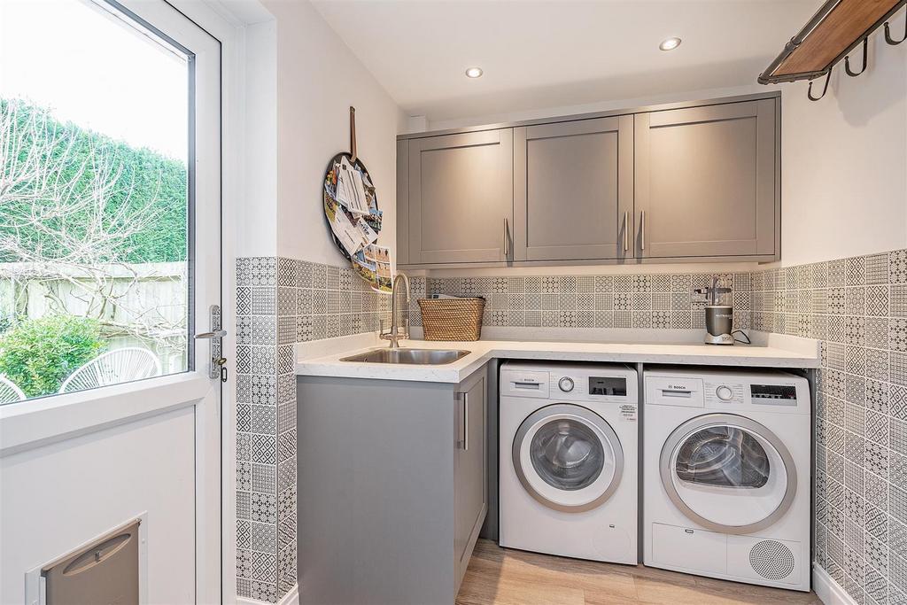 10 Barwell Close-11 lo.jpg