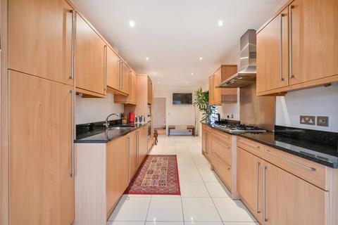 Oak View Gardens, Langley, Slough, SL3