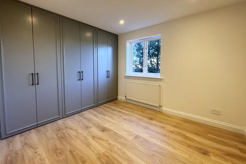 1 bedroom flat to rent, 28 Burn Close, Addlestone KT15