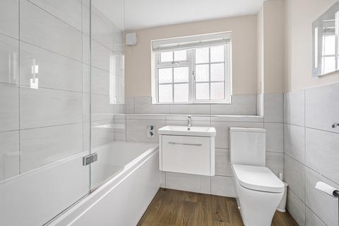 3 bedroom apartment for sale, Swallow Close, Staines-upon-Thames, Surrey, TW18