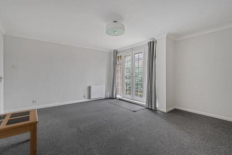 3 bedroom apartment for sale, Swallow Close, Staines-upon-Thames, Surrey, TW18