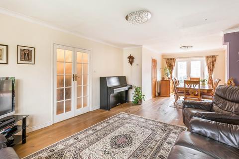 undefined, Avenue Road, London SW20