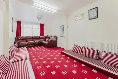 3 bedroom semi-detached house for sale, Fairholme Crescent, Hayes UB4