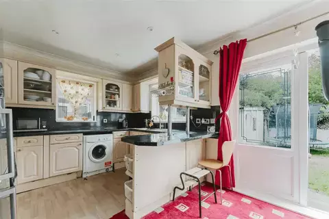 3 bedroom semi-detached house for sale, Fairholme Crescent, Hayes UB4